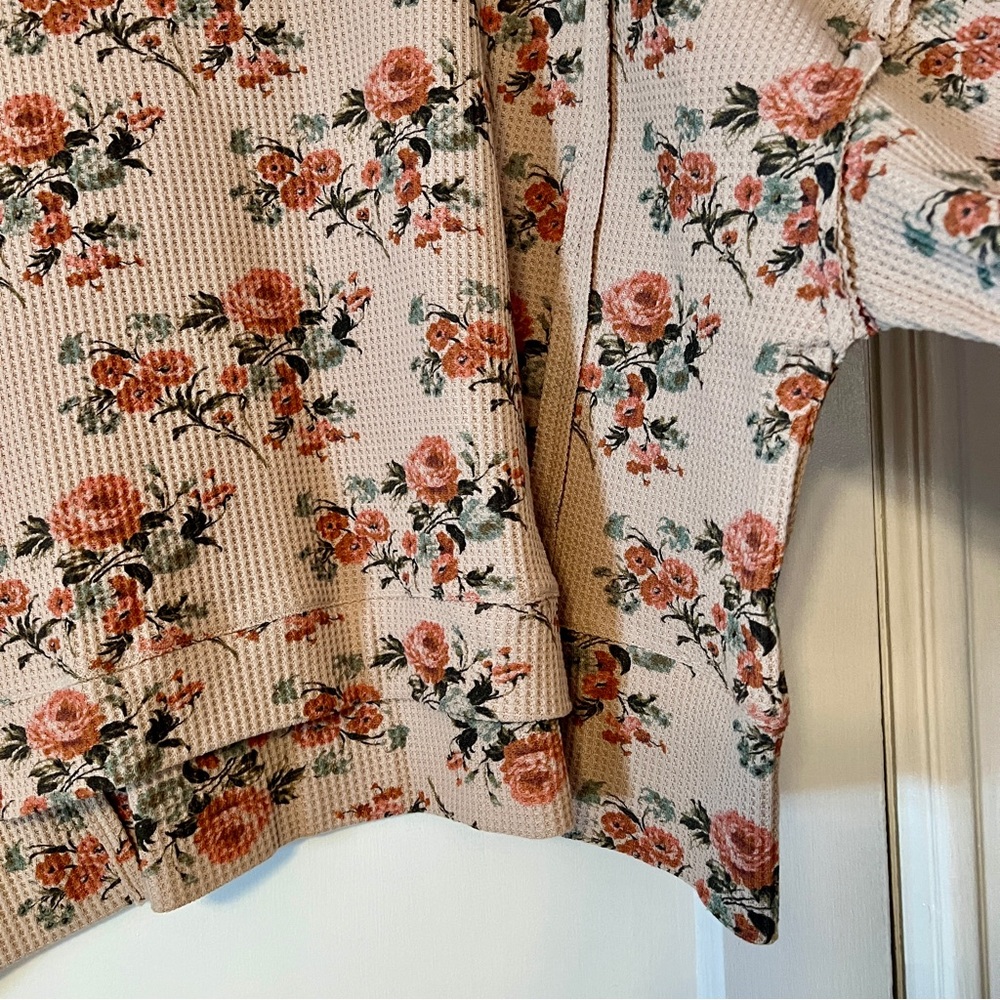 BiBi Oversized Floral Waffle Knit Top - Picture 5 of 9